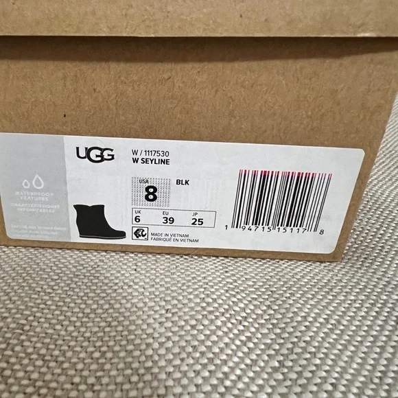 NEW In the Box UGG Black Suede Winter Boots - Picture 9 of 11
